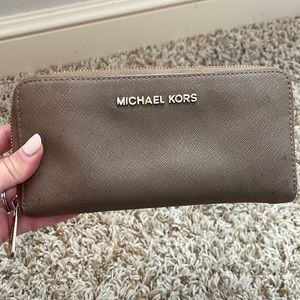 Michael Kors Women's Brown Jet Set wallet